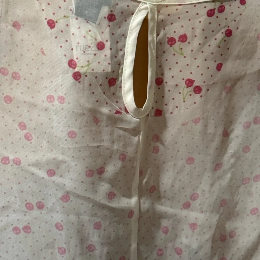 💙NWT Rue21 White and Red Cherry Blouse Relaxed - Picture 3 of 6